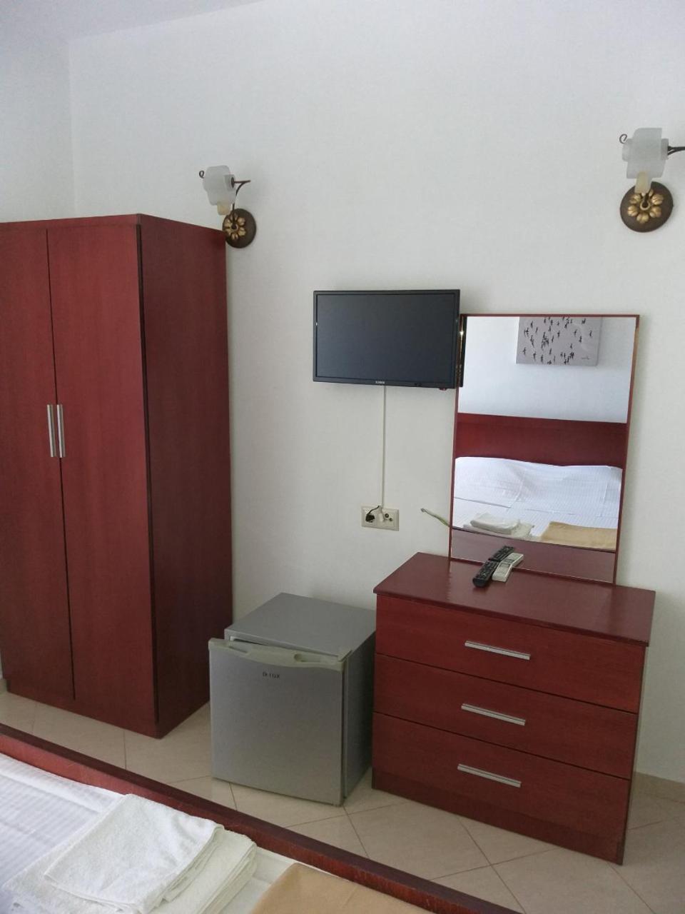 Hotel Afrodite Dhermi Ngoại thất bức ảnh