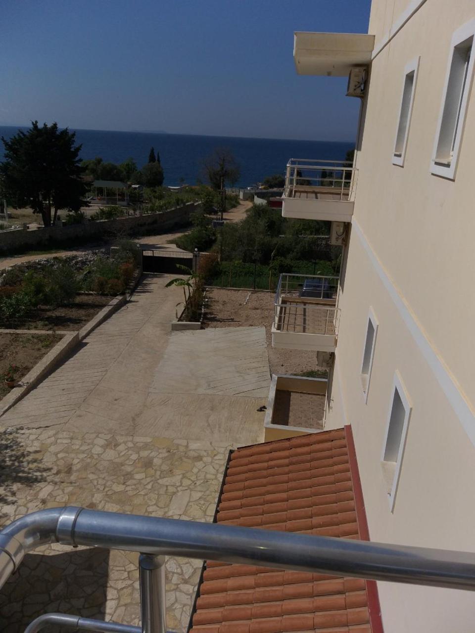 Hotel Afrodite Dhermi Ngoại thất bức ảnh