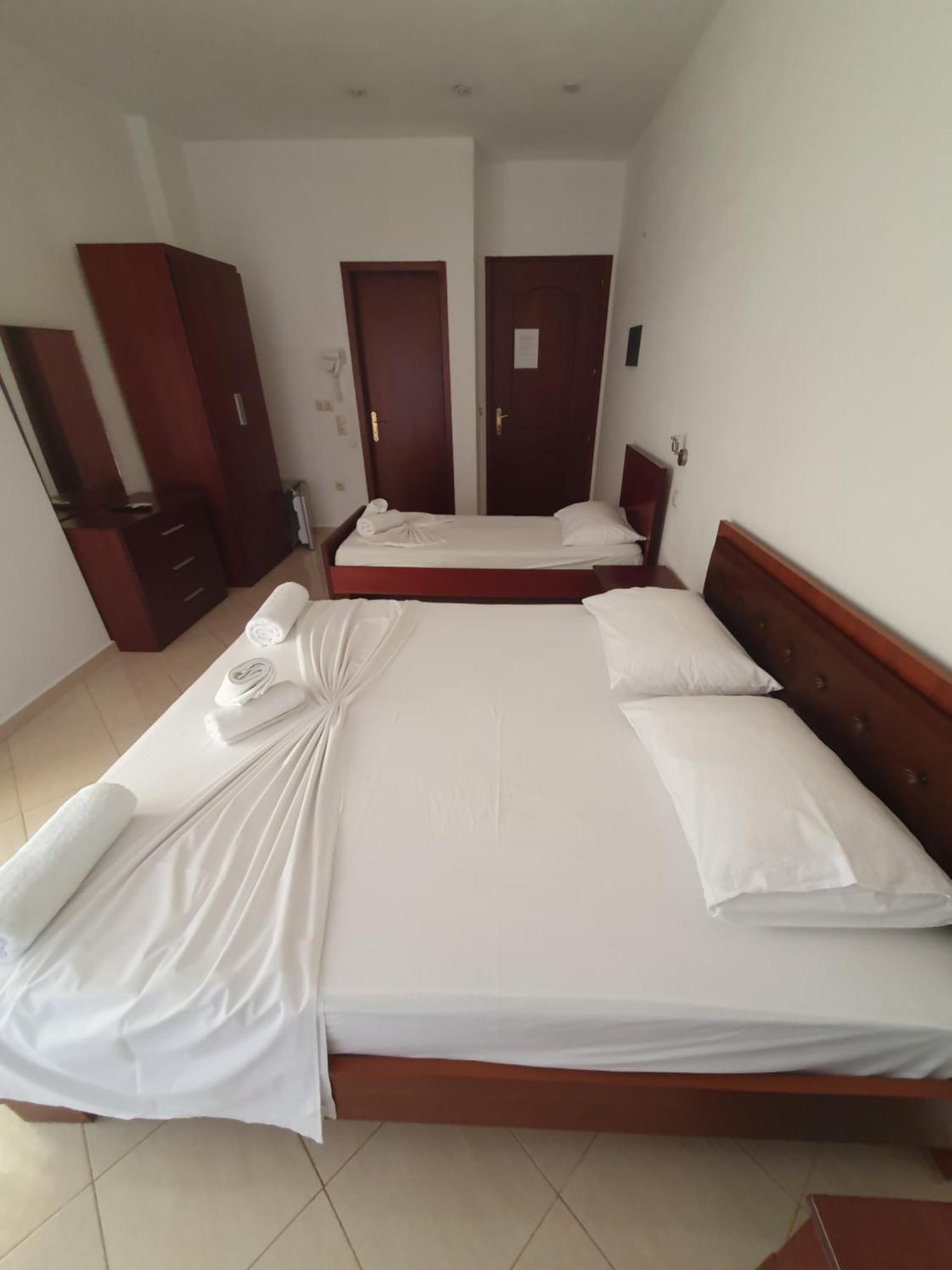Hotel Afrodite Dhermi Ngoại thất bức ảnh