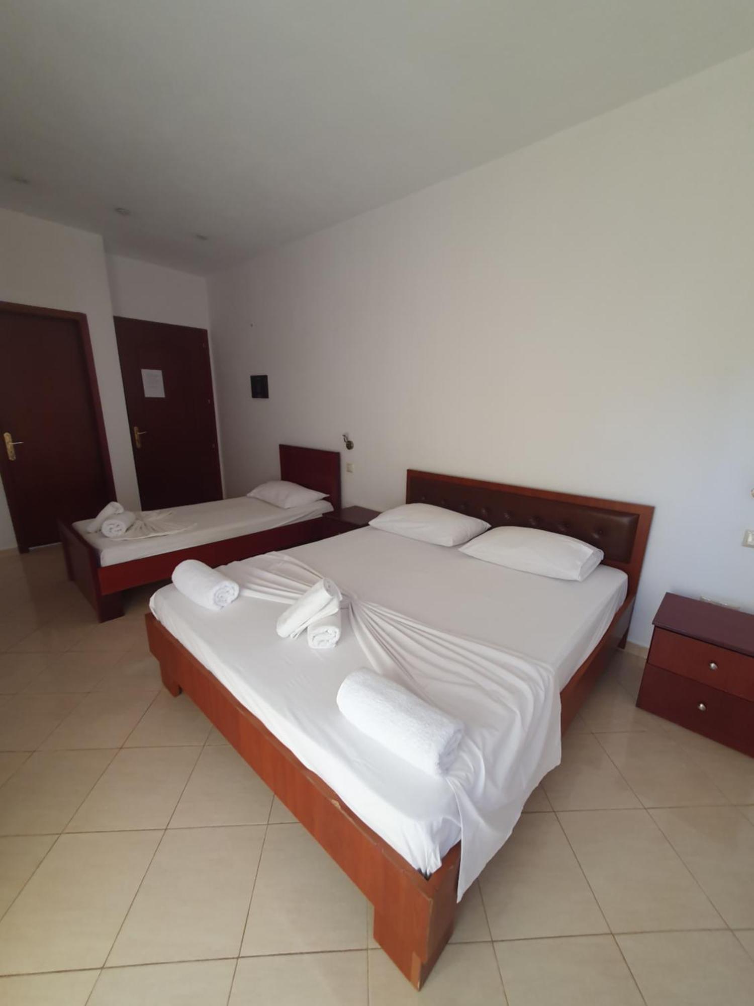 Hotel Afrodite Dhermi Ngoại thất bức ảnh