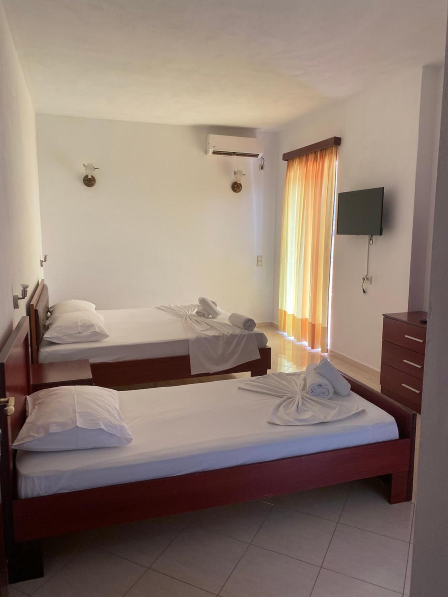 Hotel Afrodite Dhermi Ngoại thất bức ảnh