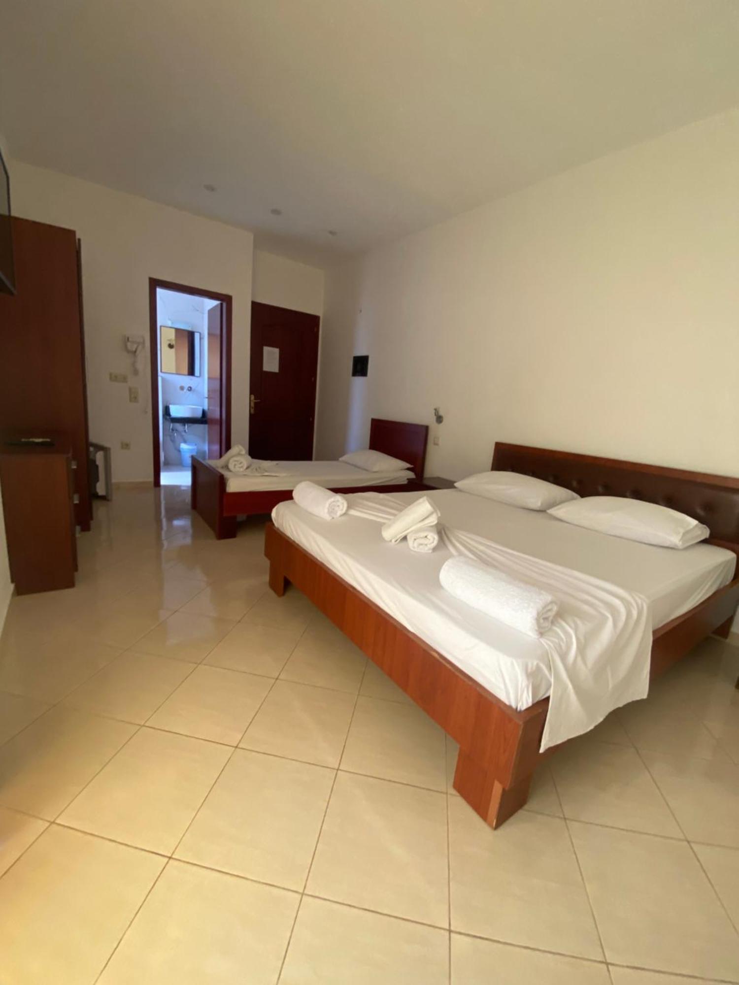 Hotel Afrodite Dhermi Ngoại thất bức ảnh